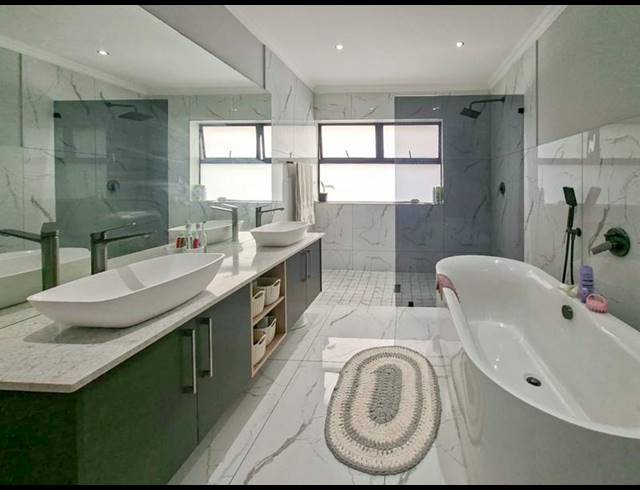 3 BEDROOM HOUSE FOR SALE IN HARTENBOS HEUWELS